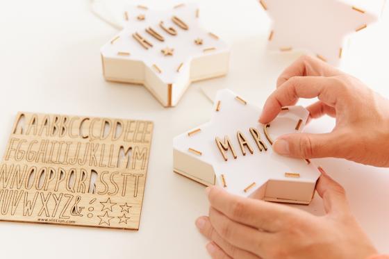 Veilleuse étoile personnalisable - Porte nom lumineux en bois 7 
