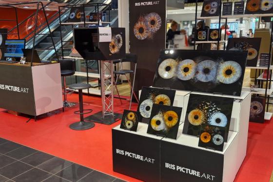 Iris Fotografie - 30x30cm auf Acrylglas, für eine Person 12 