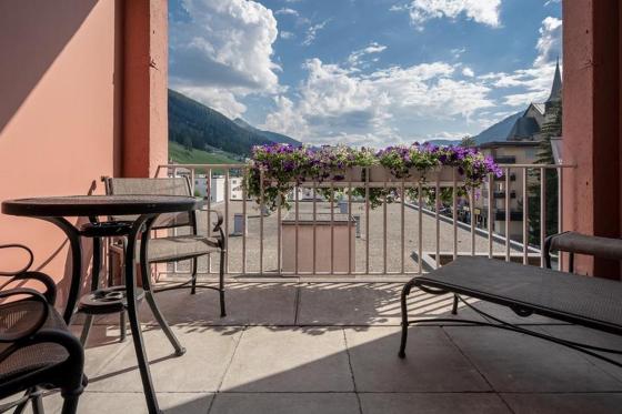 DAVOS: Hotel u. Skipass für 2 - inkl. Wellness Eintritt 4 