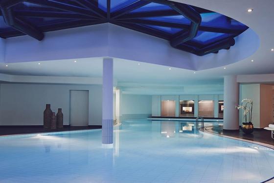 DAVOS: Hotel u. Skipass für 2 - inkl. Wellness Eintritt 10 