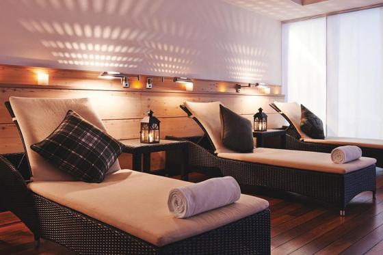 DAVOS: Hotel u. Skipass für 2 - inkl. Wellness Eintritt 13 