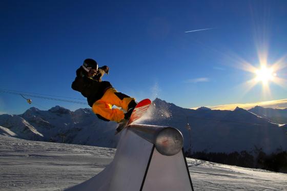 DAVOS: Hotel u. Skipass für 2 - inkl. Wellness Eintritt 17 