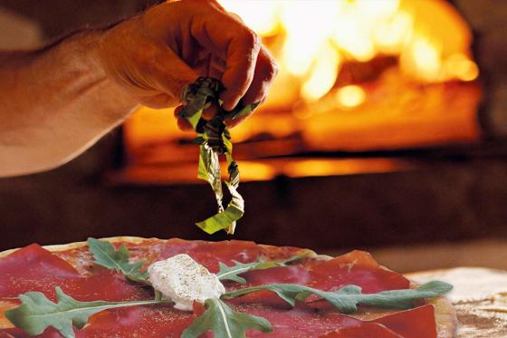 Pizza & Private Spa - inkl. 2 Pizzas aus dem Holzofen für 2 Personen 3 