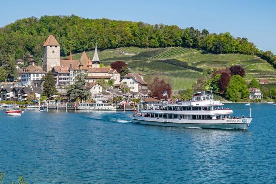 Frühstück im Schloss Spiez - inkl. Schifffahrt 2. Klasse auf dem Thunersee | 2 Personen 1 