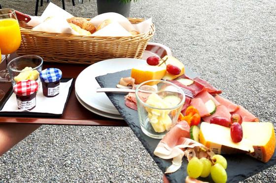 Frühstück im Schloss Spiez - inkl. Schifffahrt 2. Klasse auf dem Thunersee | 2 Personen 3 