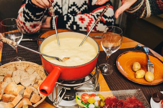 Wellness & Fondue in den Bergen - 2 Nächte inkl. Halbpension & Eintritt in die Thermalbäder 1 