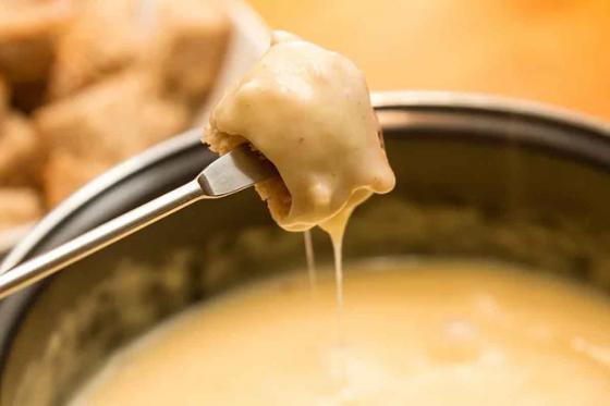 Fondue dans un igloo - à Crans-Montana pour 2 personnes 1  Fondue dans un igloo - à Crans-Montana pour 2 personnes 1