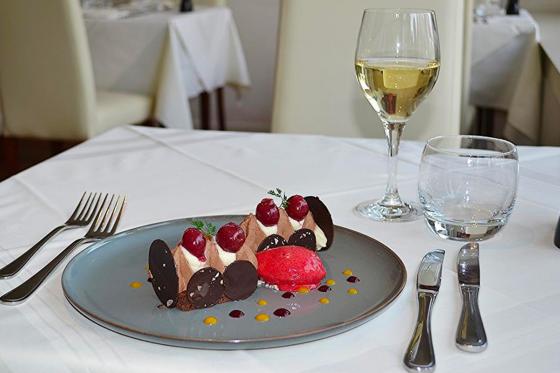 3-Gang-Gourmet-Menü in Yverdon - Vorspeise, Hauptgang & Dessert für 2 Personen 5 