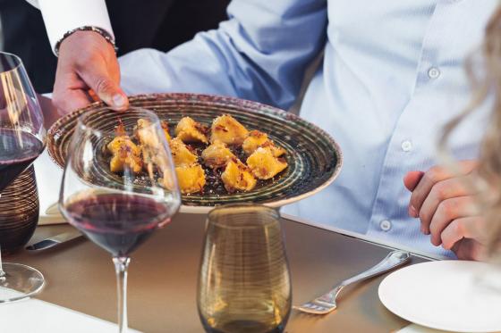 Nuit au Tessin & dégustation de vin - En Junior Suite avec menu à 3 plats pour 2 personnes 11 