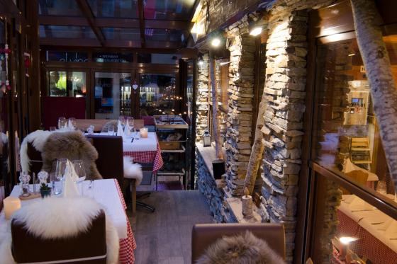 Fondue à Loèche-les-Bains - Menu pour 2 personnes 2  Fondue à Loèche-les-Bains - Menu pour 2 personnes 2