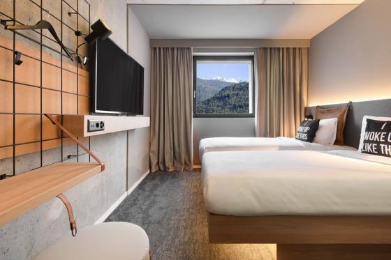 Hotel & Bodyflying in Sion - Übernachtung & Freifallsimulator im Windkanal für 2 Personen 1 