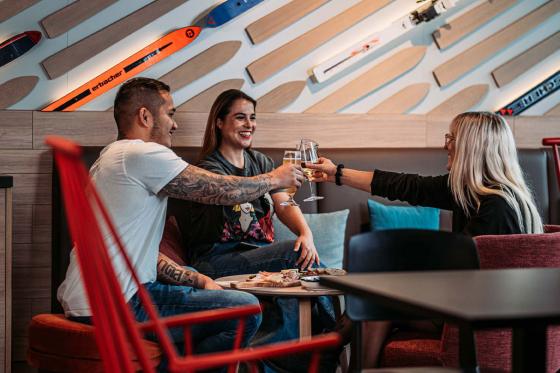 Hotel & Bodyflying in Sion - Übernachtung & Freifallsimulator im Windkanal für 2 Personen 4 