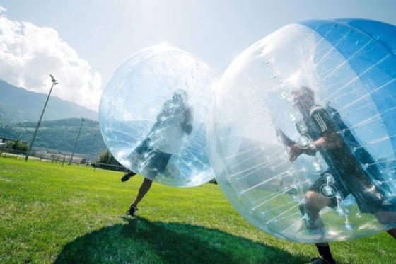 Bubble-Fussball im Wallis - 60 Minuten lang Spass für 8 bis 20 Personen  