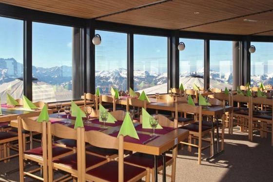 Le Kuklos Drehrestaurant - 3 Gang-Menü mit Panoramablick auf die Alpen für 2 Personen 2 