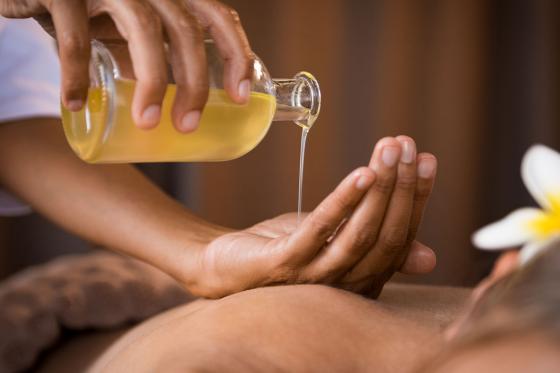 Entspannungsmassage in Aigle - Massage mit hausgemachten Bio-Ölen & Kräutertee für 1 Person 1 