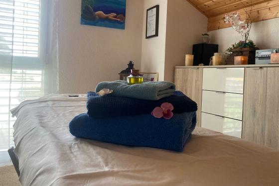 Entspannungsmassage in Aigle - Massage mit hausgemachten Bio-Ölen & Kräutertee für 1 Person 3 
