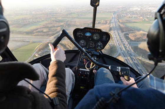 Helikopter steuern - ca. 30 minütiger Flug mit Doppelsteuerung & einer Begleitperson  