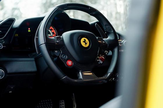 Conduire une Ferrari 488 GTB - pendant 3 heures sans limite de kilométrage pour 1 personne 4 