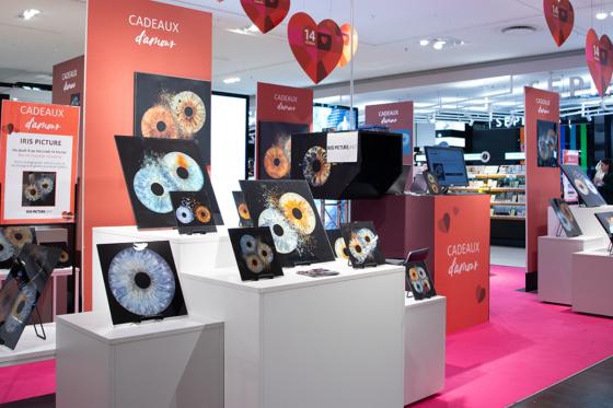 Iris Familien Fotografie - 40x40cm auf Acrylglas mit Explosions Effekt für 3 Personen 11 