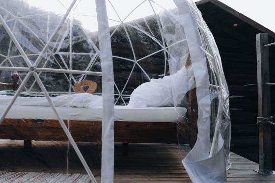 Nuitée en Bubble-Suite - En semain, face à une ancienne grange & coin feu, pour 2 personnes 2 