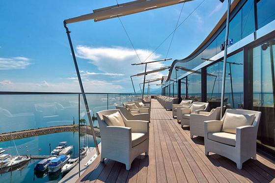 Séjour au lac de Neuchâtel - avec cocktail au Waves et petit déjeuner pour 2 personnes  