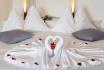 Romantische Nacht mit Whirlpool - ausfahrbarer Pool im Zimmer inkl. 4-Gang Menü & Frühstück für 2 7