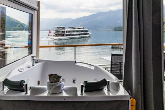 Übernachtung mit Whirlpool  - ausfahrbarer Pool im Zimmer, Dinner & Frühstück im 3* Hotel  
