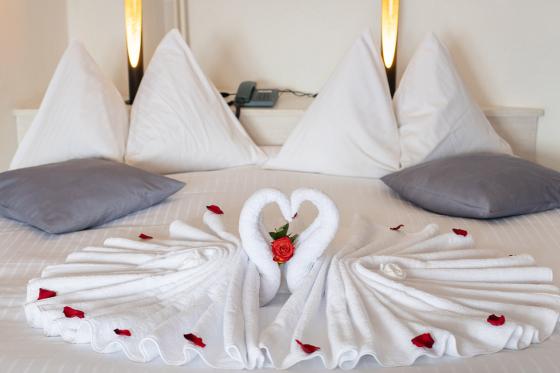 Übernachtung mit Whirlpool  - ausfahrbarer Pool im Zimmer, Dinner & Frühstück im 3* Hotel 6 