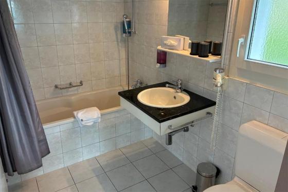 Übernachtung mit Whirlpool  - ausfahrbarer Pool im Zimmer, Dinner & Frühstück im 3* Hotel 8 