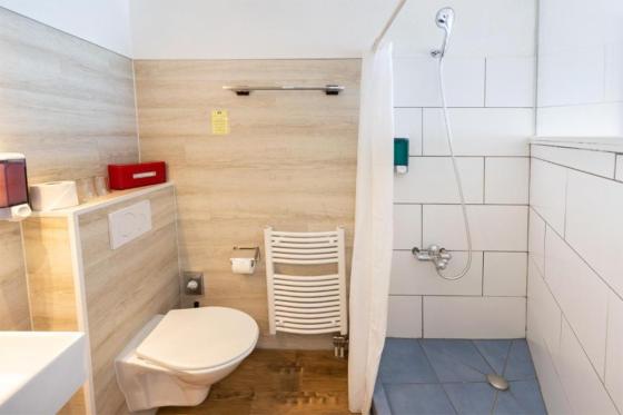 Übernachtung mit Whirlpool  - ausfahrbarer Pool im Zimmer, Dinner & Frühstück im 3* Hotel 10 