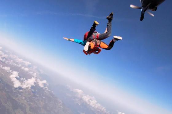 Saut en parachute - Dans la vallée du Rhin, vidéo incluse, pour 1 personne 1 