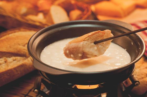 Fondue dans un igloo - Fondue au fromage à volonté pour 1 personne 4 