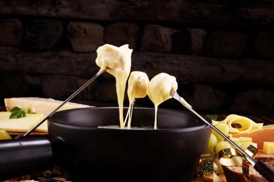 Nachtschneeschutour mit Fondue - im Berner Oberland für 2 Personen 3 