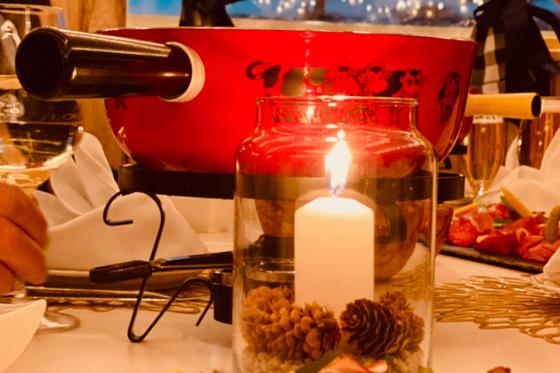 Fonduezauber auf dem Schiff - im SeeChalet im Hafen Ermatingen für 2 Personen  4 