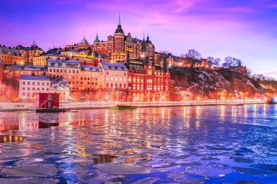 Voyage surprise en Europe - 3 jours en semaine avec vol, petit bagage et pack romantique  