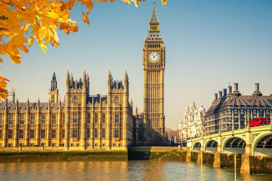 Voyage surprise en Europe - 3 jours en semaine avec vol, petit bagage et pack romantique 5 