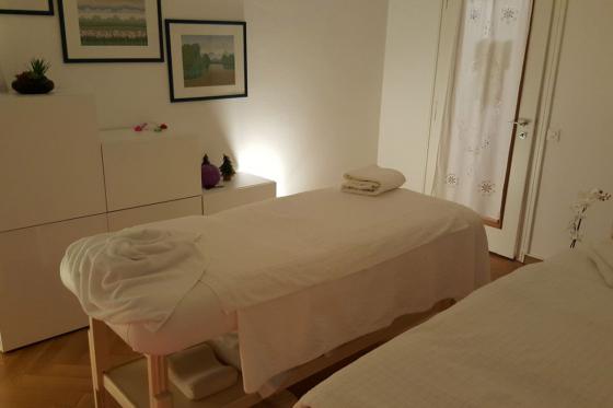 Massage en duo de 60 minutes - avec lampe infrarouge et huile végétale chaude à Lausanne 4 