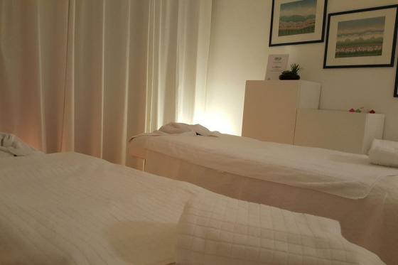 Massage en duo de 60 minutes - avec lampe infrarouge et huile végétale chaude à Lausanne 5 