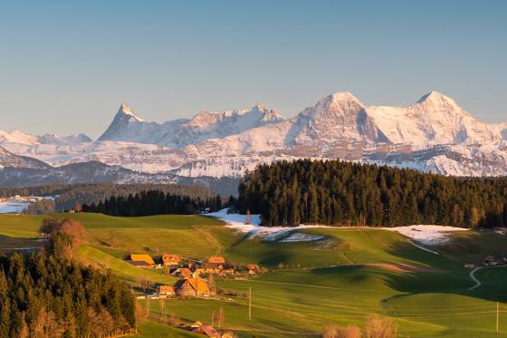 Helikopter & Champagner - Bern - 15-minütiger Flug für 2 Personen 4 