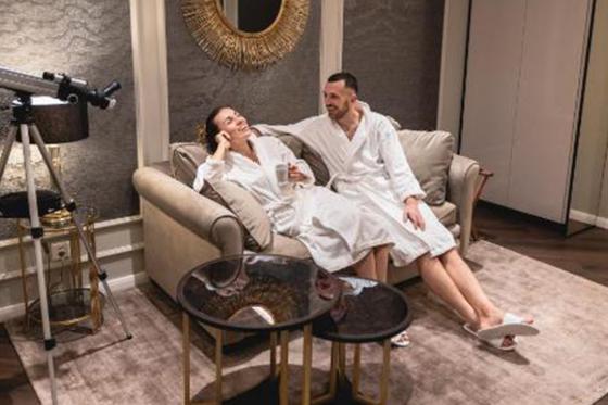 Romantische Suite Übernachtung - in der Junior Suite inkl. Frühstück, Champagner & Deko im Zimmer  2 