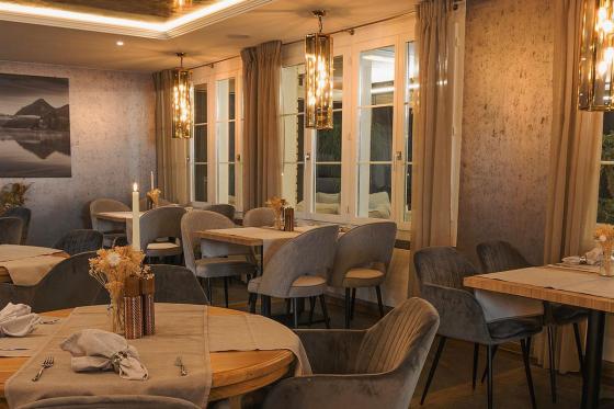 Romantische Suite Übernachtung - in der Junior Suite inkl. Frühstück, Champagner & Deko im Zimmer  7 