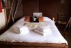 Séjour en cabane - Nuit romantique avec spa & petit déjeuner pour 2 personnes 2