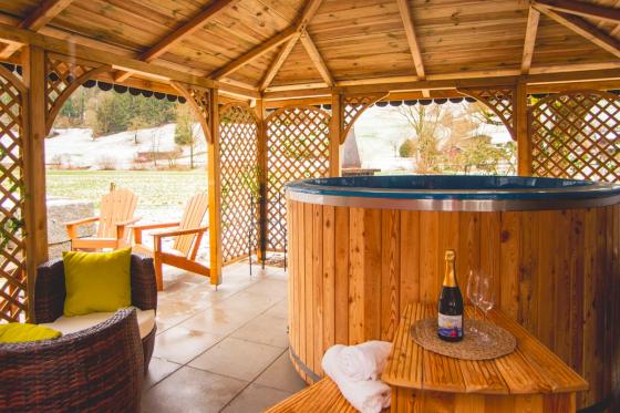 Aufenthalt am Ufer des Doubs - 2 Nächte in einem Chalet mit nordischem Bad und regionalem Sekt  