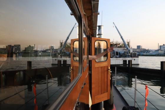 Übernachten auf der MS Evolutie - einem alten Frachtschiff in Basel für 2 Personen  