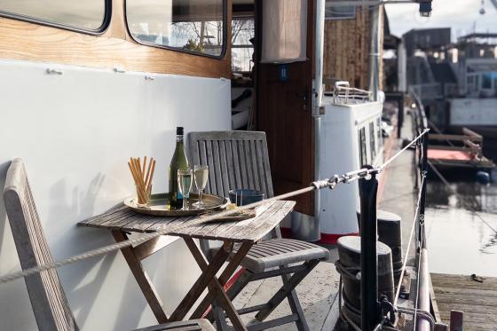 Übernachten auf der MS Evolutie - einem alten Frachtschiff in Basel für 2 Personen 1 