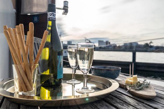 Übernachten auf der MS Evolutie - einem alten Frachtschiff in Basel für 2 Personen 3 