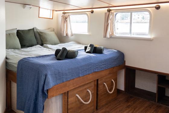 Übernachten auf der MS Evolutie - einem alten Frachtschiff in Basel für 2 Personen 4 