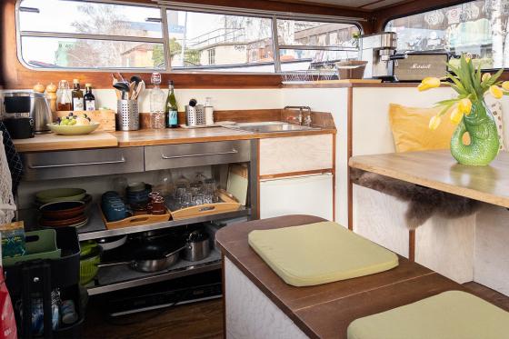 Übernachten auf der MS Evolutie - einem alten Frachtschiff in Basel für 2 Personen 10 