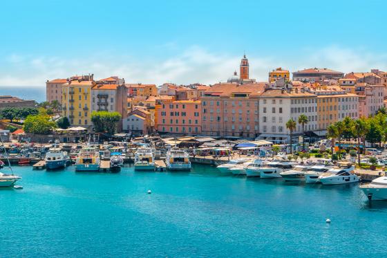 Überraschungsreise am Strand - 3 Tage an einem Badeort mit Flug und kleinem Gepäckstück  