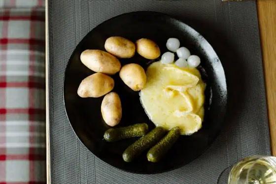 Raclettehütte Engstligenalp - à discrétion inkl. Softgetränke & Luftseilbahn für 2 Personen 1 